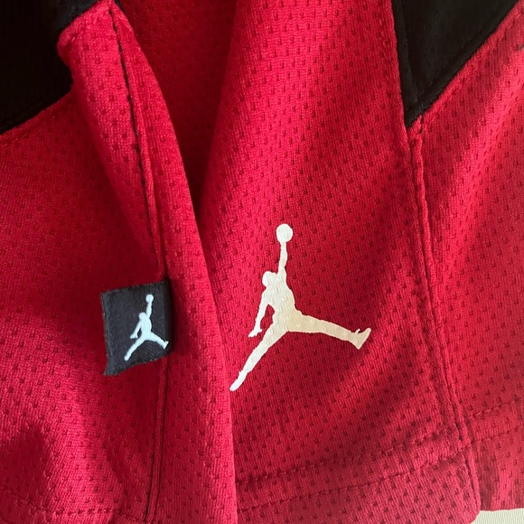 Nike Jordan Dri-FIT Sport Youth XL (13-15 Year Old)Mesh Shorts in Gym Red/Black - Picture 3 of 3